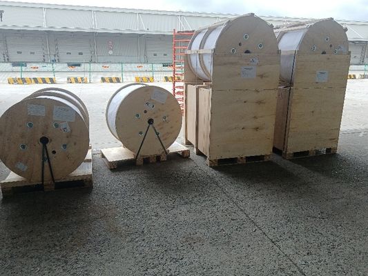 厚さは異なる 調整可能なFRPメンバー 定番直角 鉄鋼と比較して軽量 耐久性のある材料 工業用